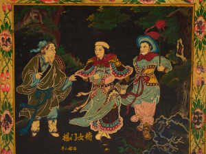 Antiguo arcón oriental con pintura de la guerrera Yang Mulan (c.1900) #9