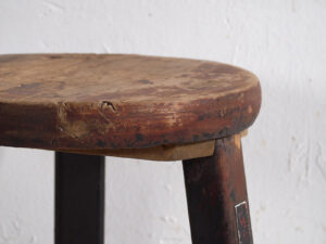 Antiguo taburete redondo de color oscuro (c.1900) #11