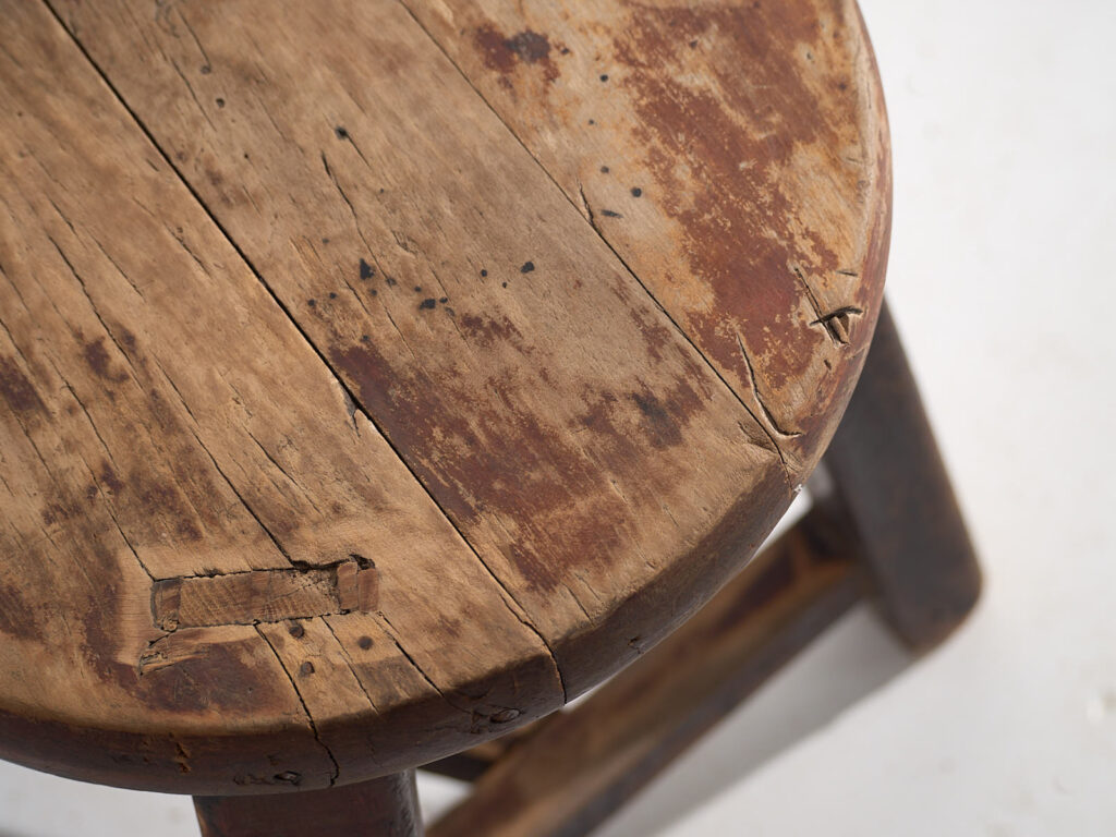 Antiguo taburete redondo de color oscuro (c.1900) #11
