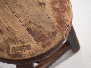 Antiguo taburete redondo de color oscuro (c.1900) #11