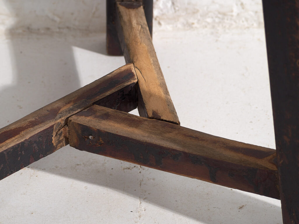 Antiguo taburete redondo de color oscuro (c.1900) #11