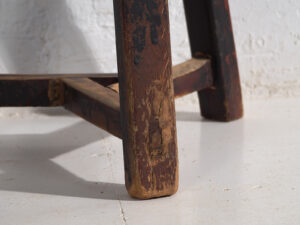 Antiguo taburete redondo de color oscuro (c.1900) #11