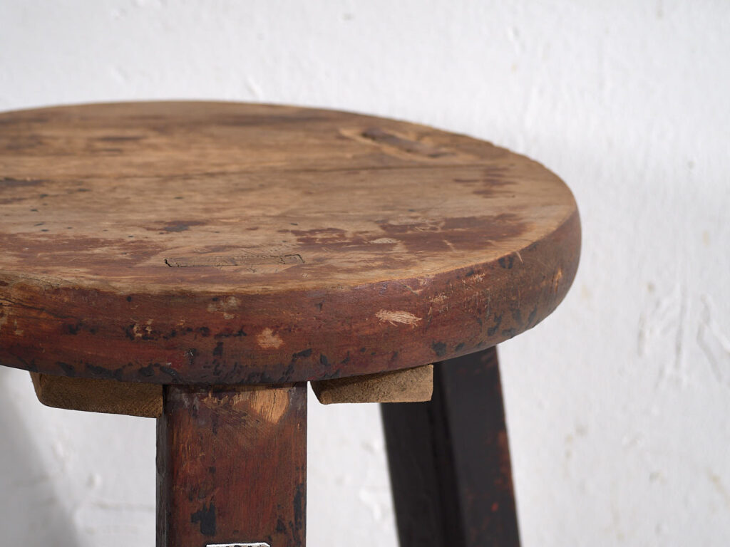 Antiguo taburete redondo de color oscuro (c.1900) #11