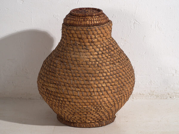 Cesta con tapa antigua (c.1920) #1