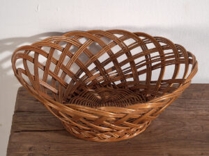 Antigua cesta de mimbre tejida a mano (c.1920) #2