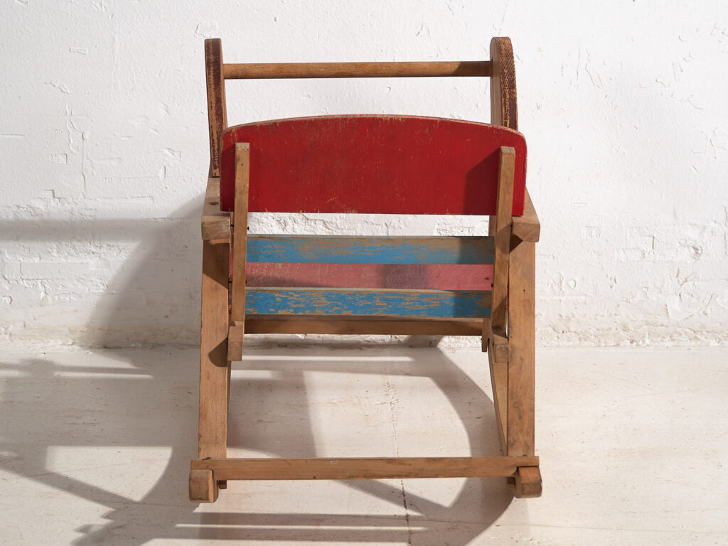 Sillita mecedora antigua para niños (c.1920)
