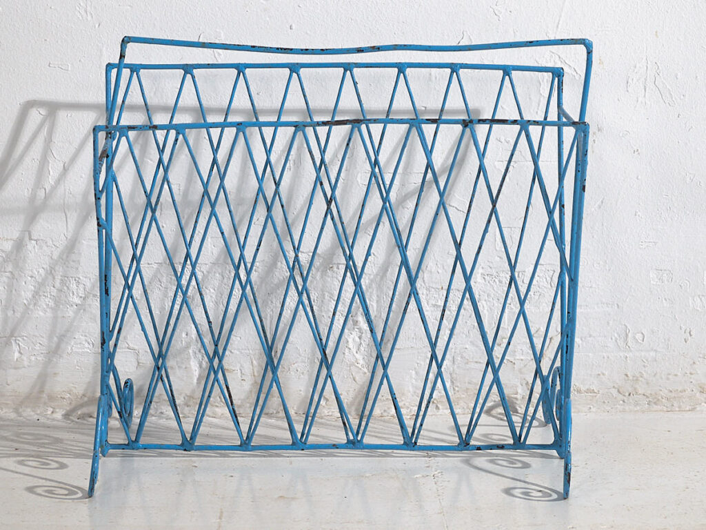 Revistero metálico de estilo vintage (c.1950)