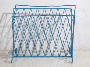 Revistero metálico de estilo vintage (c.1950)