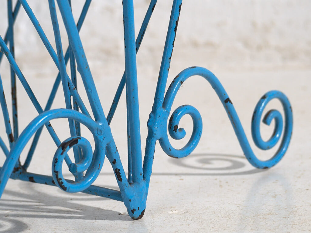 Revistero metálico de estilo vintage (c.1950)