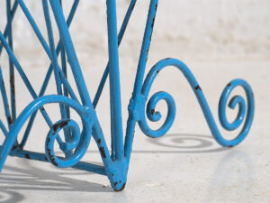 Revistero metálico de estilo vintage (c.1950)