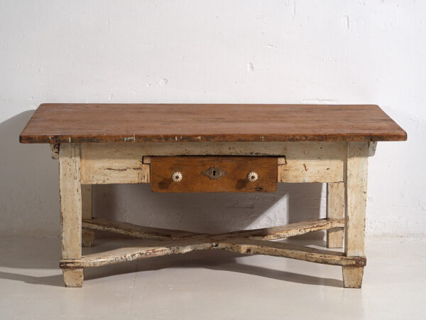 Mesa baja auxiliar antigua de color blanco (c.1920)