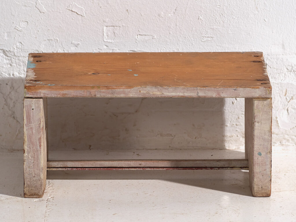 Taburete bajo antiguo con pátina de color blanco (c.1920) #5