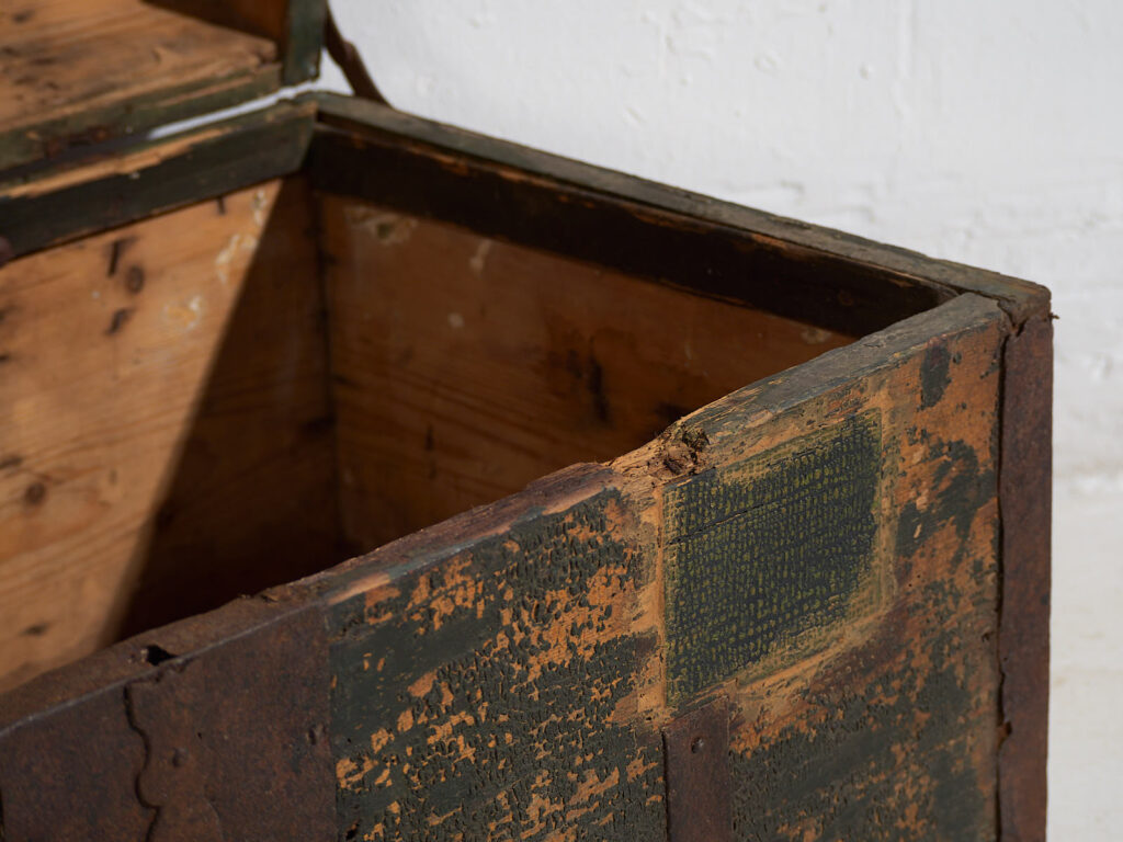 Coffre ancien à patine verte (c.1900) #32