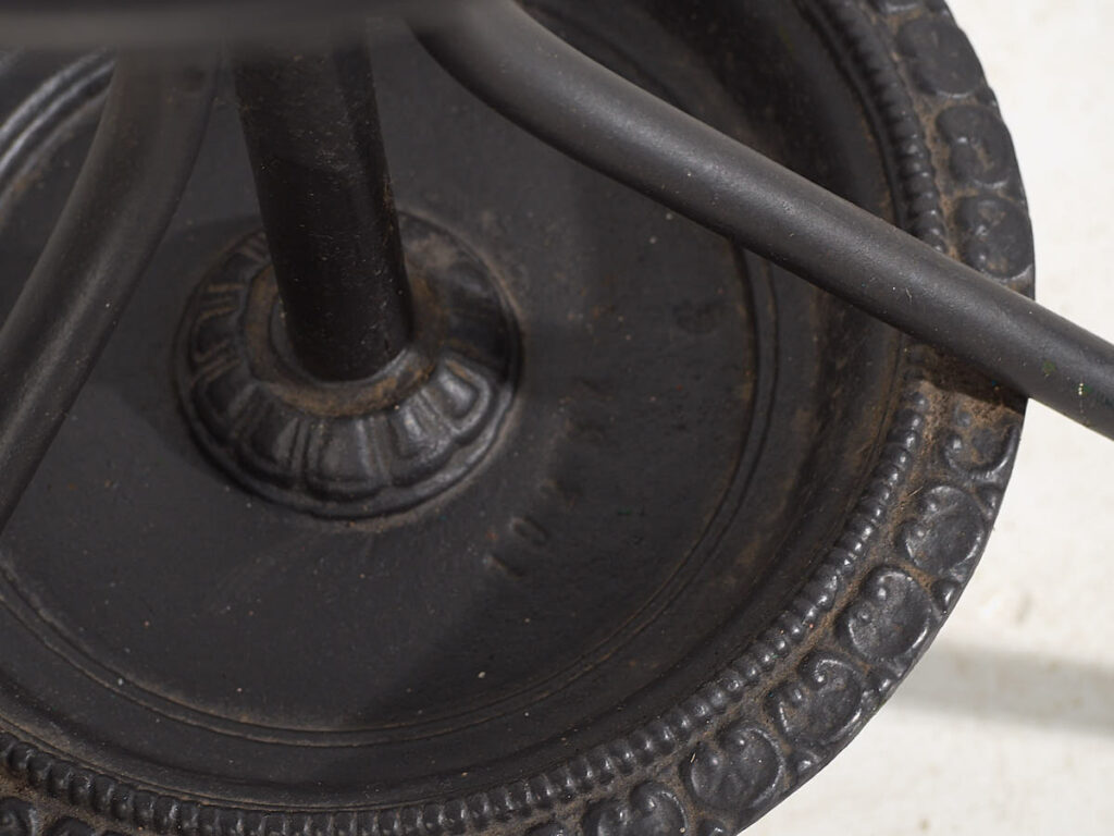 Perchero antiguo de hierro forjado con paragüero (c.1920) #2