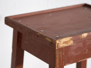 Ancien support pour plante rouge bordeaux (vers 1920)