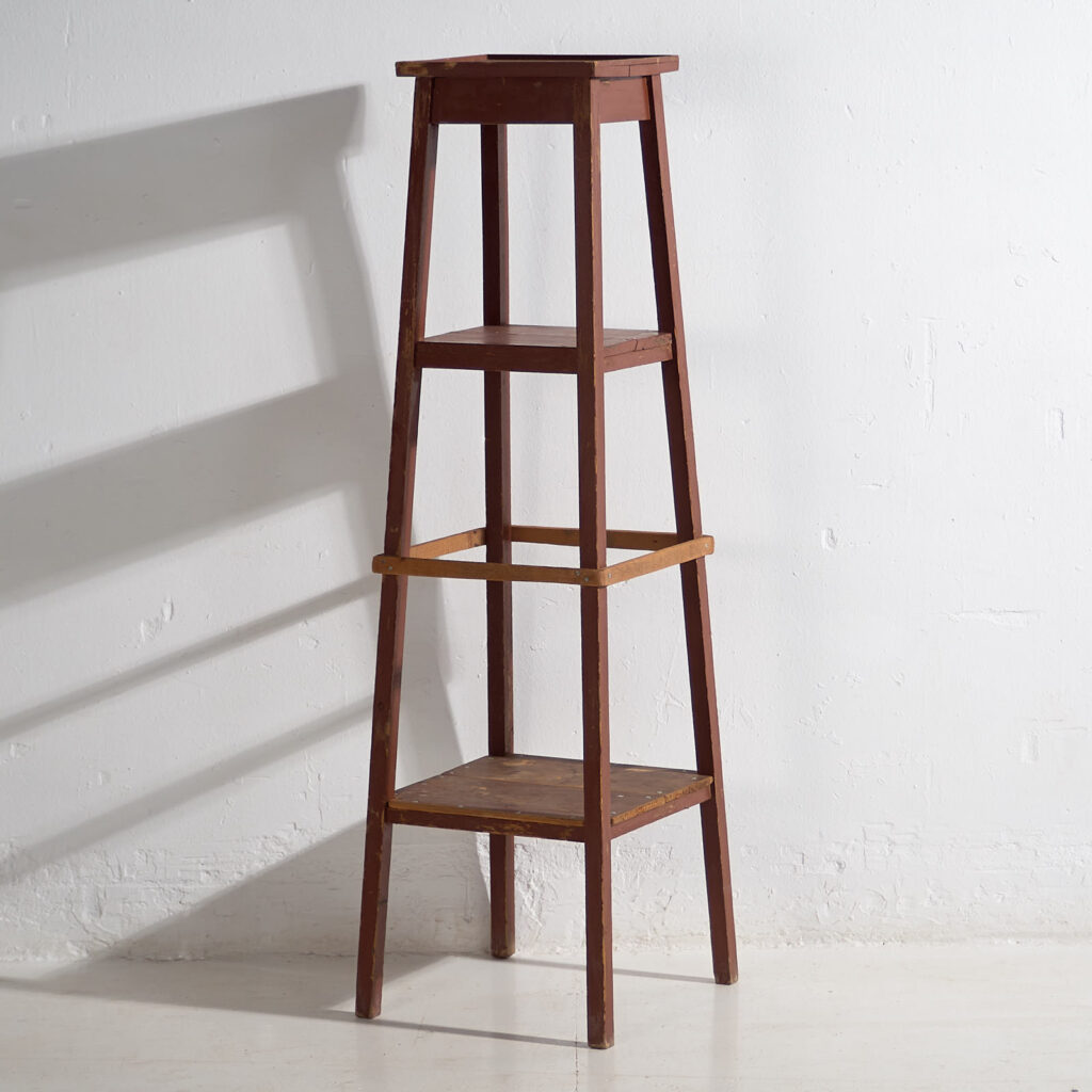 Ancien support pour plante rouge bordeaux (vers 1920)