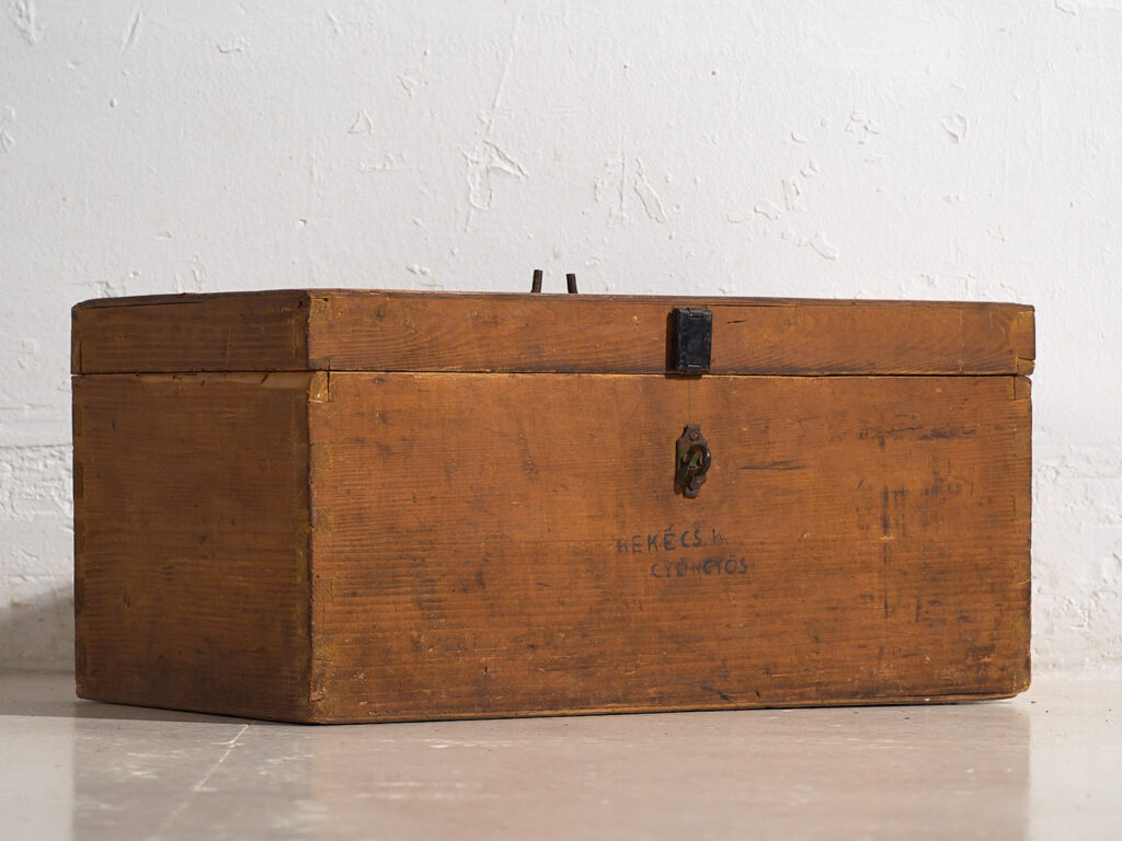 Cofre pequeño antiguo de color marrón (c.1920) #10