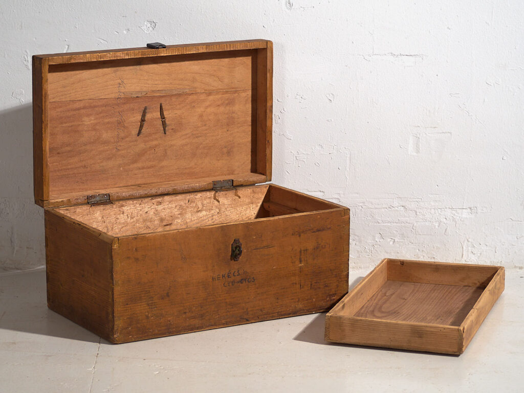 Cofre pequeño antiguo de color marrón (c.1920) #10