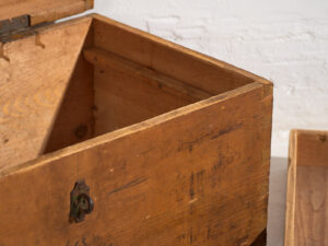 Cofre pequeño antiguo de color marrón (c.1920) #10