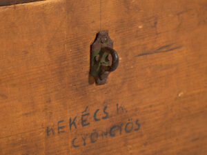 Cofre pequeño antiguo de color marrón (c.1920) #10