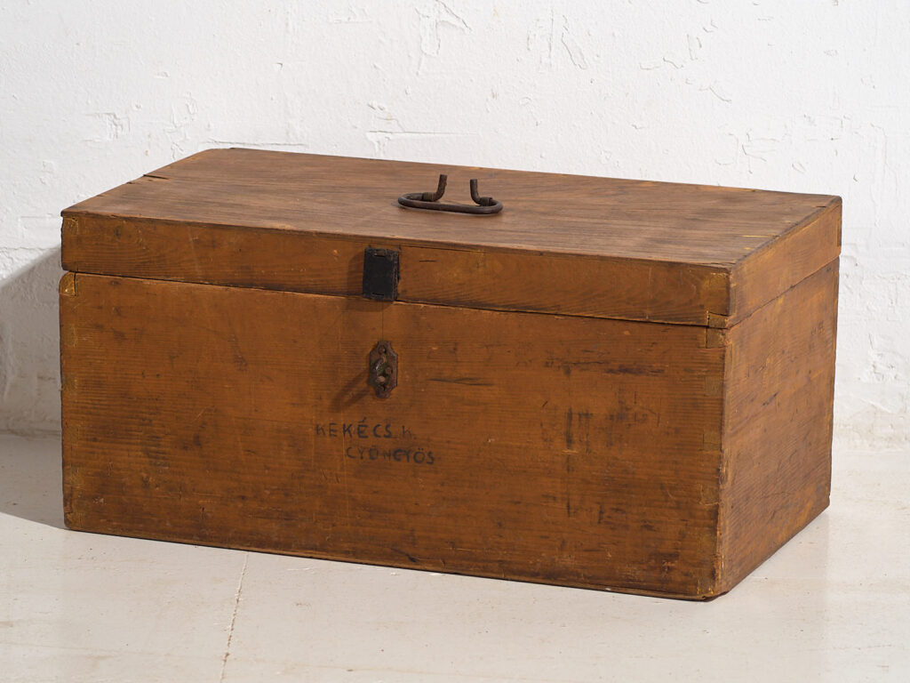 Cofre pequeño antiguo de color marrón (c.1920) #10