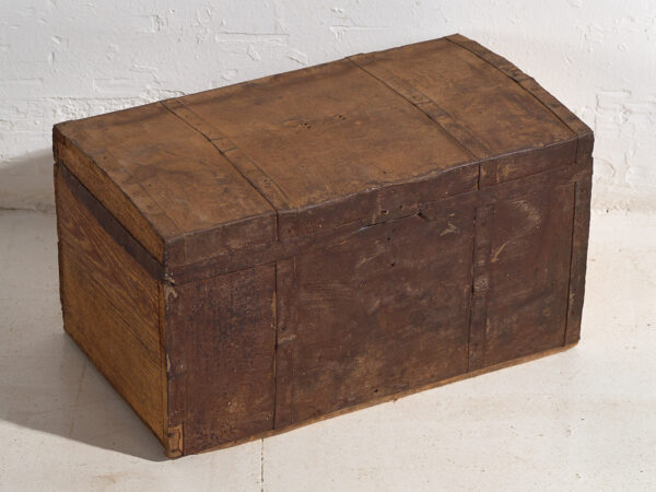 Pequeño cofre antiguo con estructura de metal (c.1920) #11