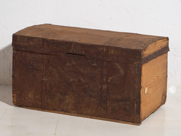 Pequeño cofre antiguo con estructura de metal (c.1920) #11