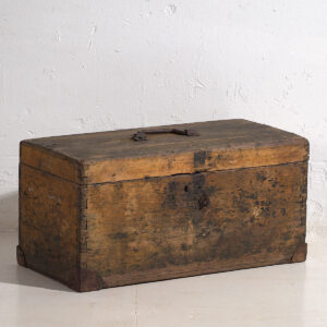 Cofre pequeño antiguo con estructura de metal (c.1900) #3