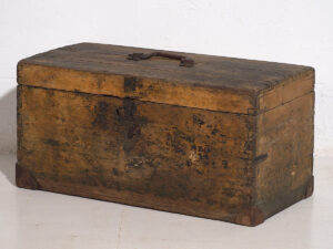 Cofre pequeño antiguo con estructura de metal (c.1900) #3