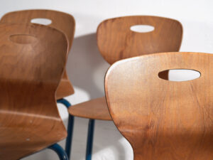 Sillas escolares vintage (c.1950). Conjunto de 4 piezas