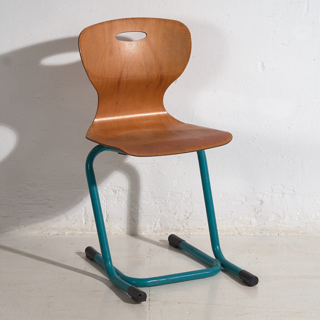 Chaise d'école vintage bleu turquoise (c.1950)