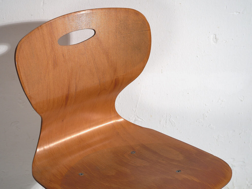 Chaise d'école vintage bleu turquoise (c.1950)