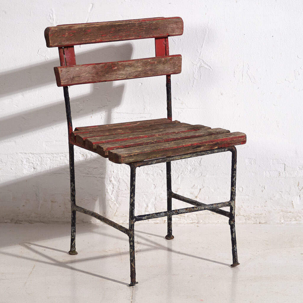 Ancienne chaise de jardin pour enfant (c.1920)