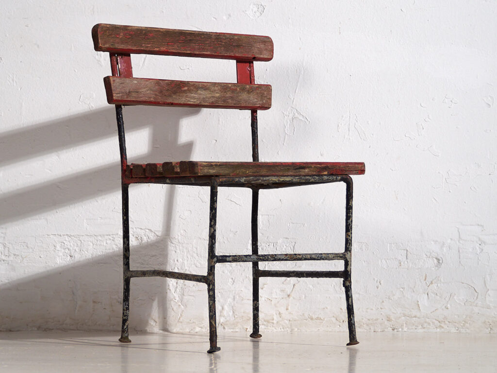 Ancienne chaise de jardin pour enfant (c.1920)