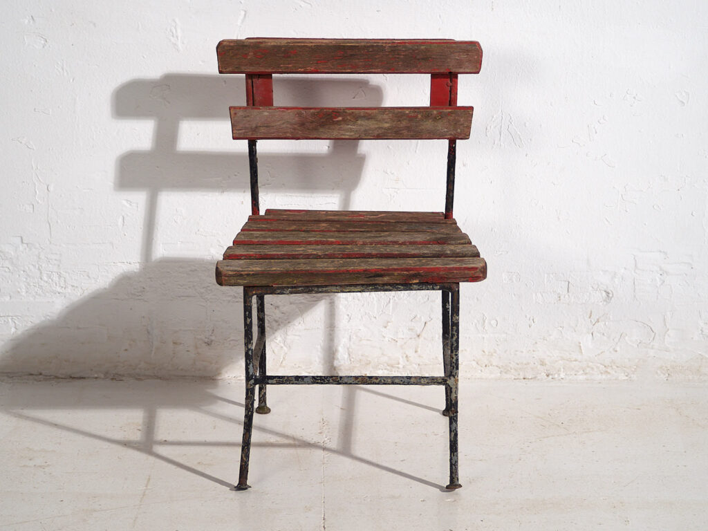 Ancienne chaise de jardin pour enfant (c.1920)