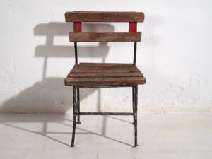 Ancienne chaise de jardin pour enfant (c.1920)