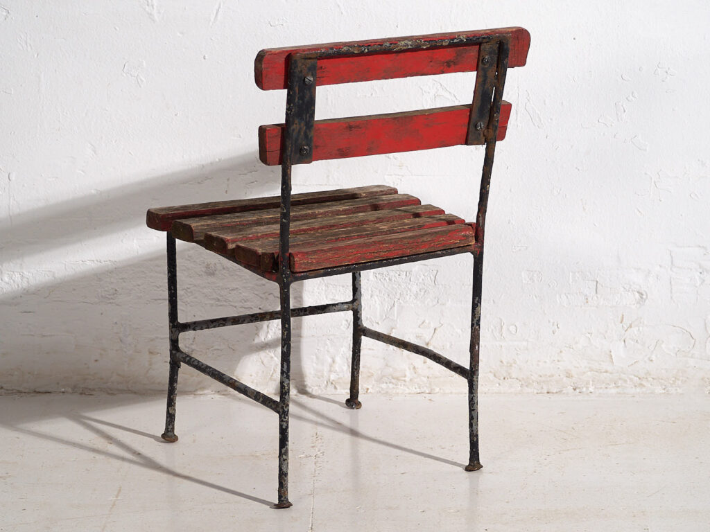 Ancienne chaise de jardin pour enfant (c.1920)