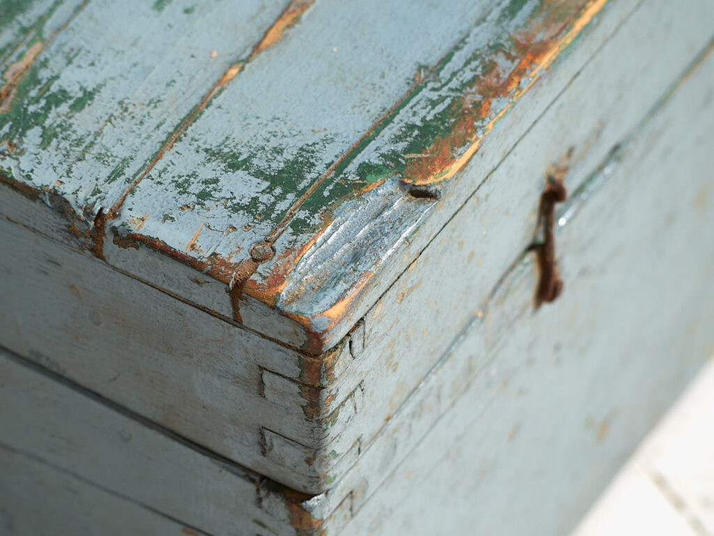 Coffret ancien patiné bleu clair (c.1920) #61