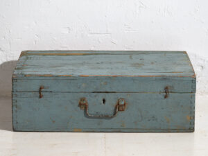 Coffret ancien patiné bleu clair (c.1920) #61