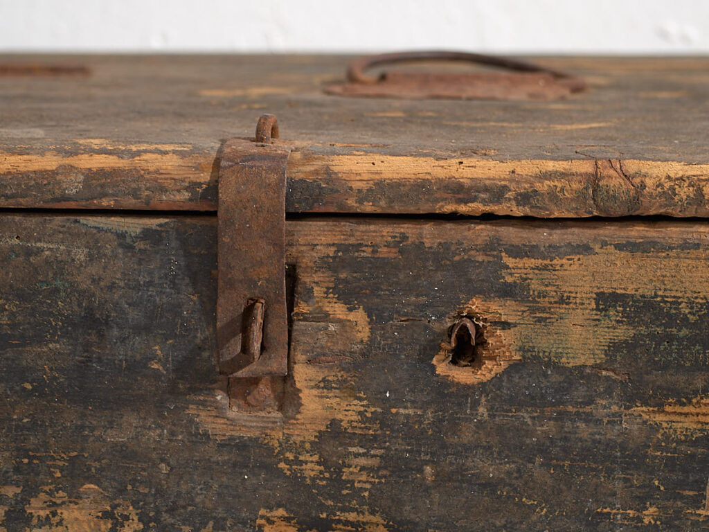 Antiguo baúl de municiones en color azul cobalto (c.1900) #64