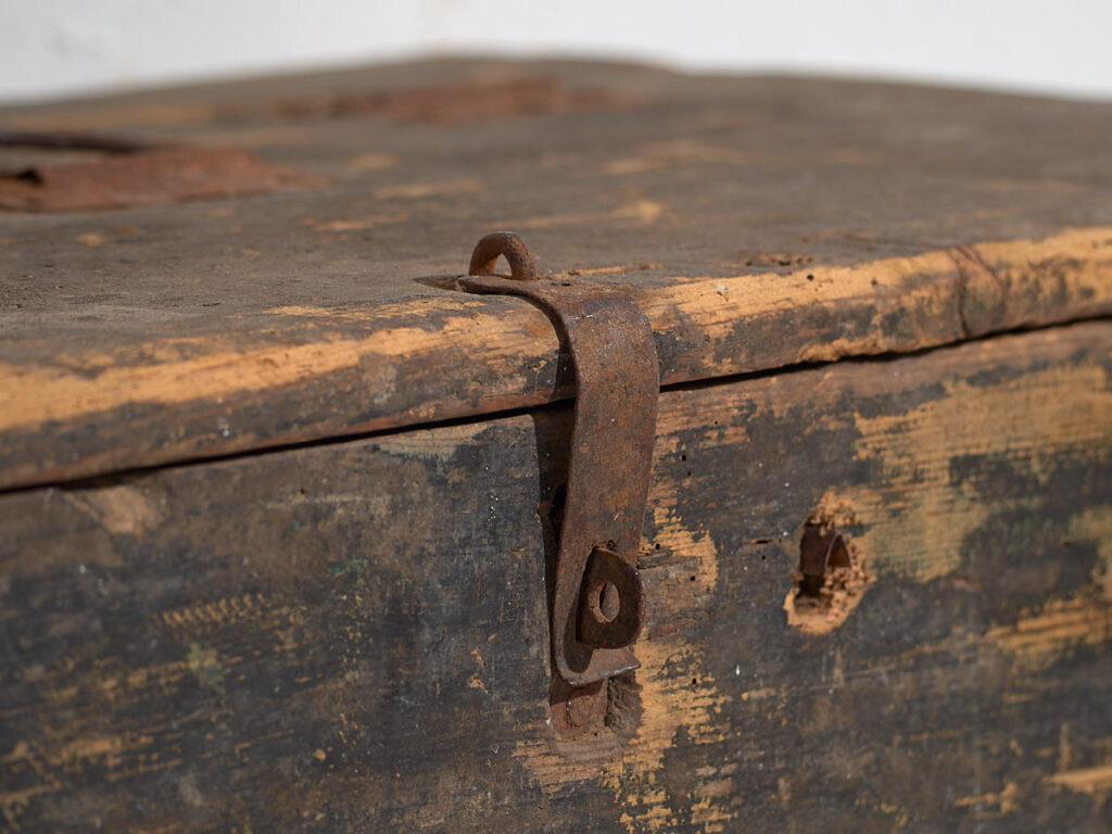 Antiguo baúl de municiones en color azul cobalto (c.1900) #64