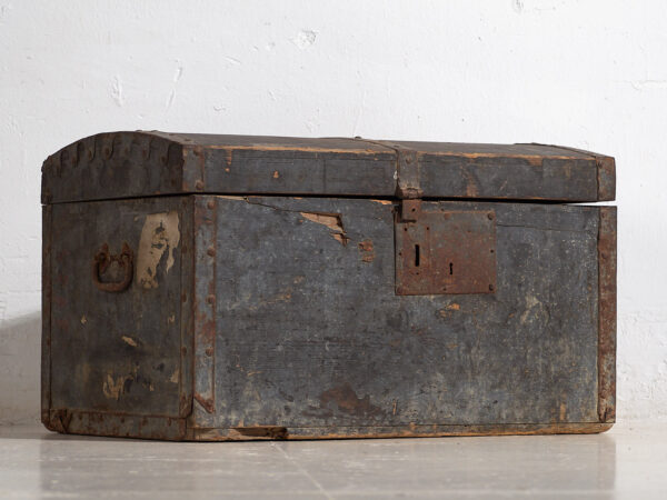 Antiguo cofre de tonos oscuros (c.1910) #65