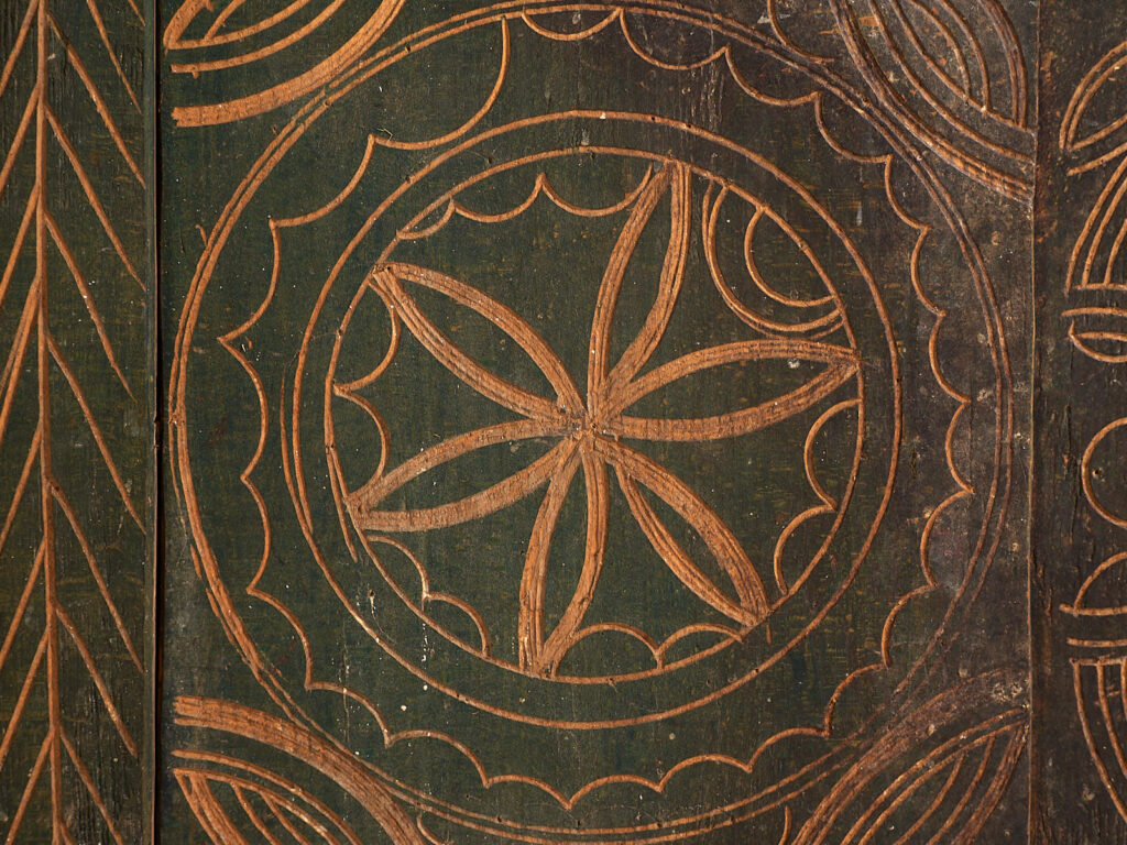 Commode verte ancienne de style primitif (vers 1920) #71