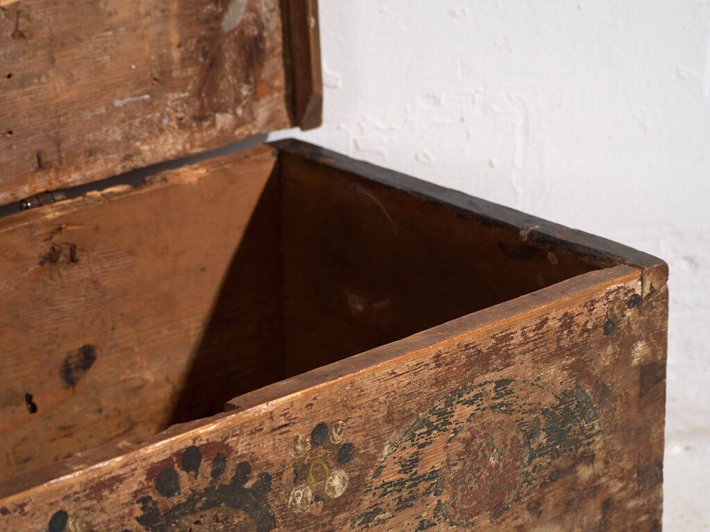 Ancien coffre peint à motifs floraux (c.1900) #72