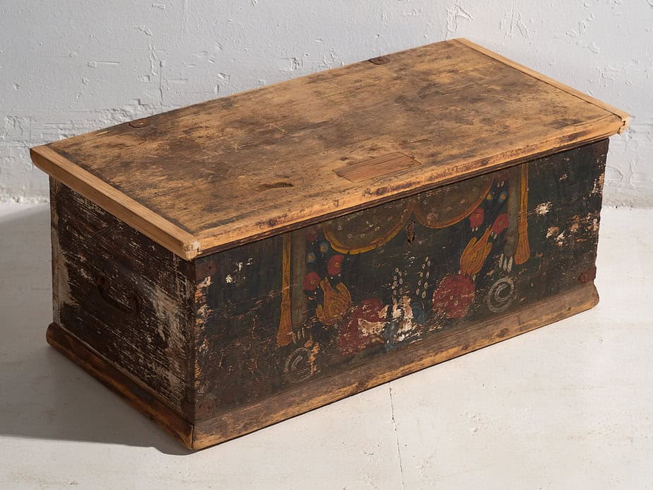 Antiguo baúl pequeño con motivos florales (c.1920) #73