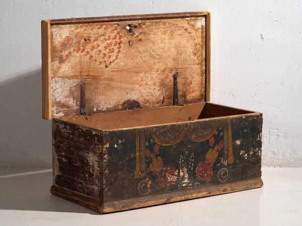 Antiguo baúl pequeño con motivos florales (c.1920) #73