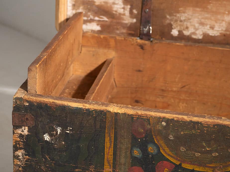 Antiguo baúl pequeño con motivos florales (c.1920) #73