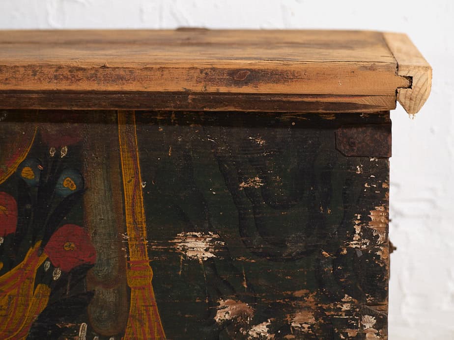 Antiguo baúl pequeño con motivos florales (c.1920) #73