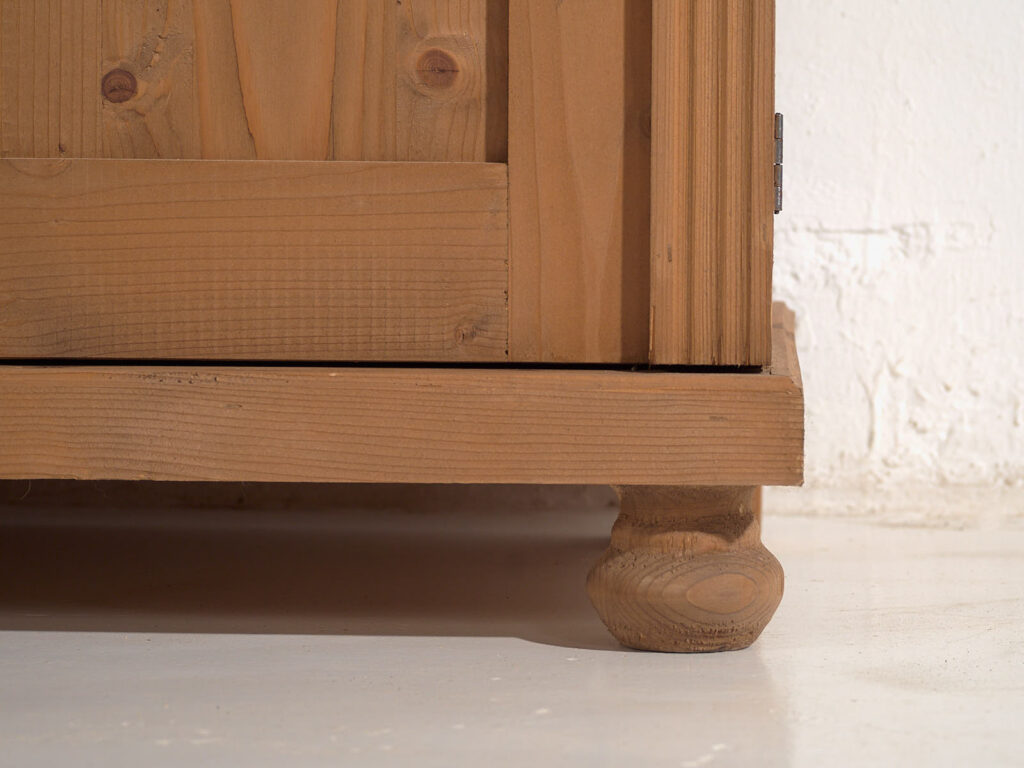 Armario pequeño antiguo de estilo provenzal (c.1930) #97