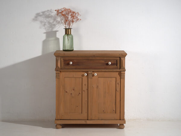 Armario pequeño antiguo de estilo provenzal (c.1930) #97